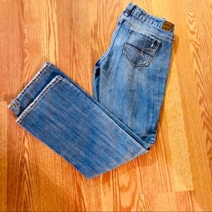 AE FAVORITE BOYFRIEND DESTROYED WASH JEANS 4R